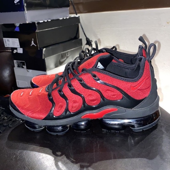 Air Vapormax ‘University Red’ - Picture 3 of 5
